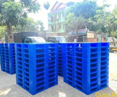 Pallet nhựa kê hàng hóa