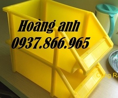 Khay có chân chống màu trắng, khay dùng phân xưởng cơ khí